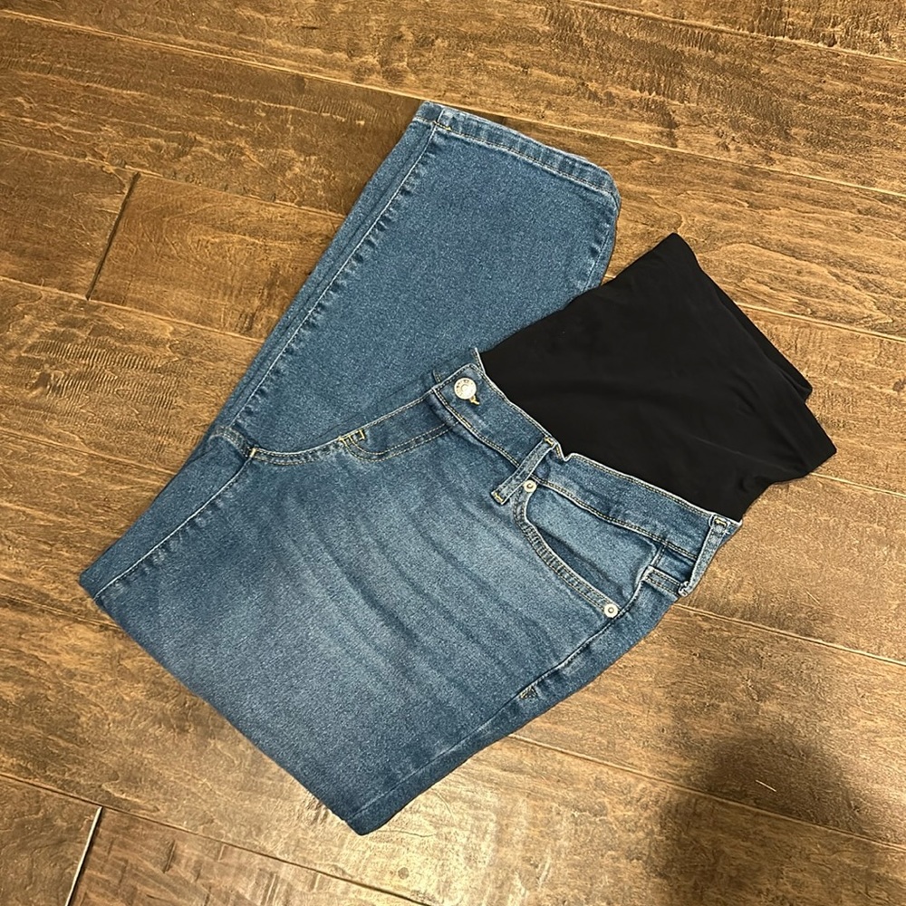 Boyfriend fit maternity jeans GAP